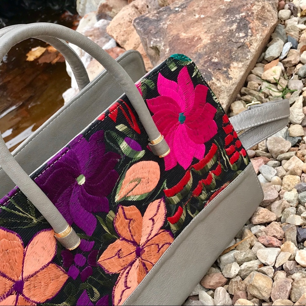 Genuine Leather Handbag floral embroidery - Picture 5 of 7